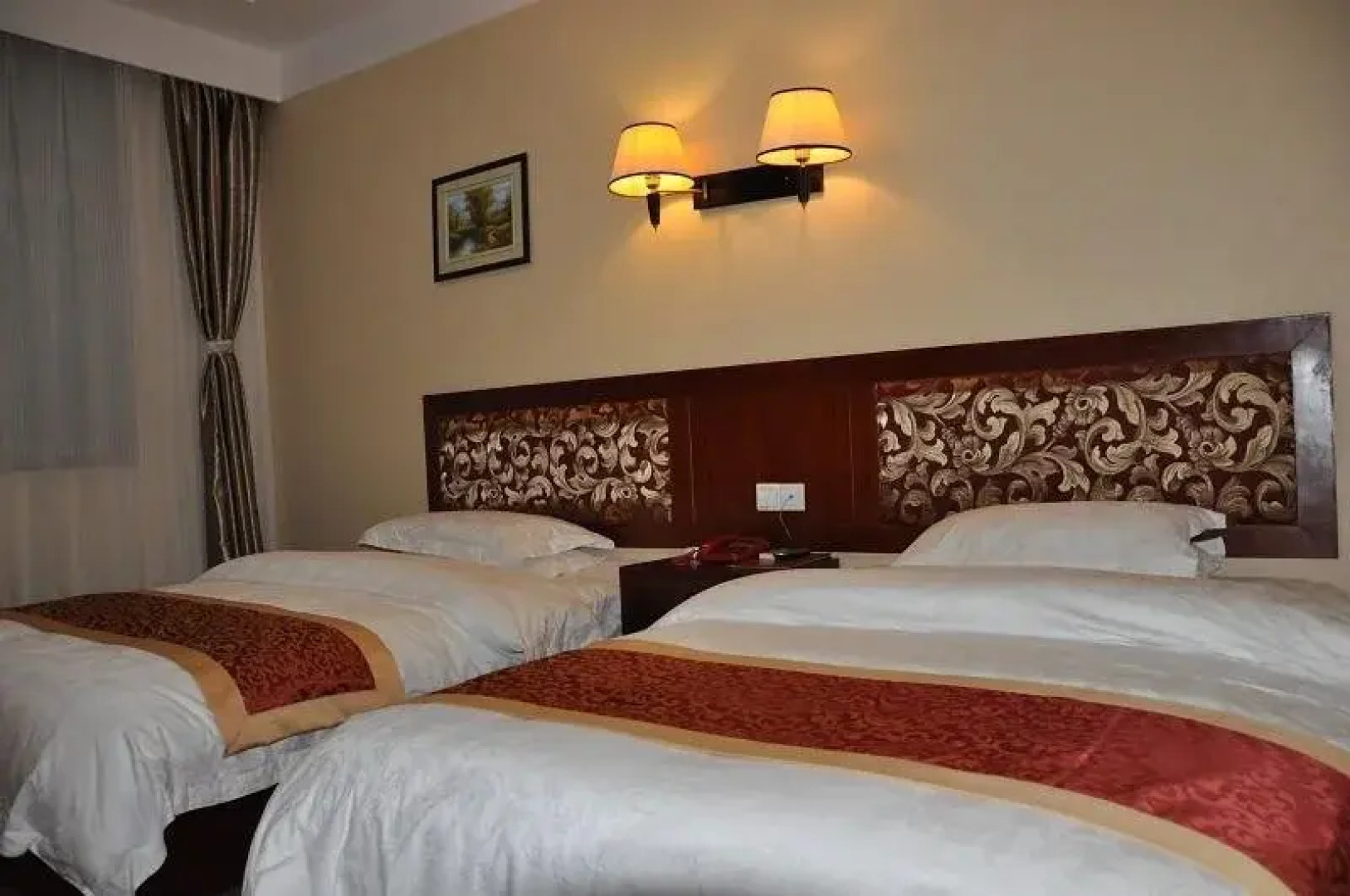 Longyi Business Hotel