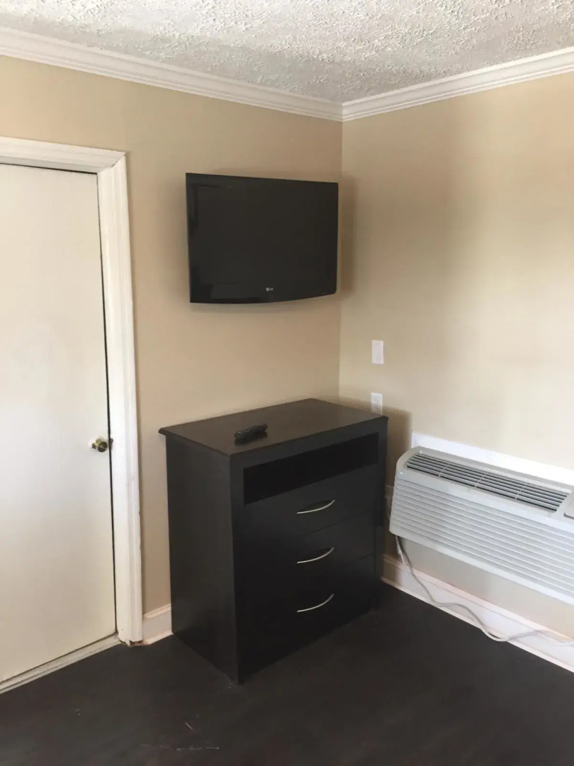 Suburban's  Lavilla Inn