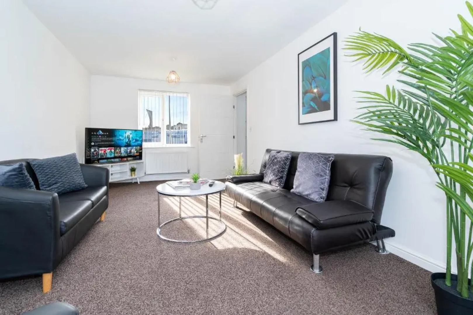 Haus 3 Bedroom House l 6 Guests l Off-street Parking l Garden l TOP RATED l Detatched