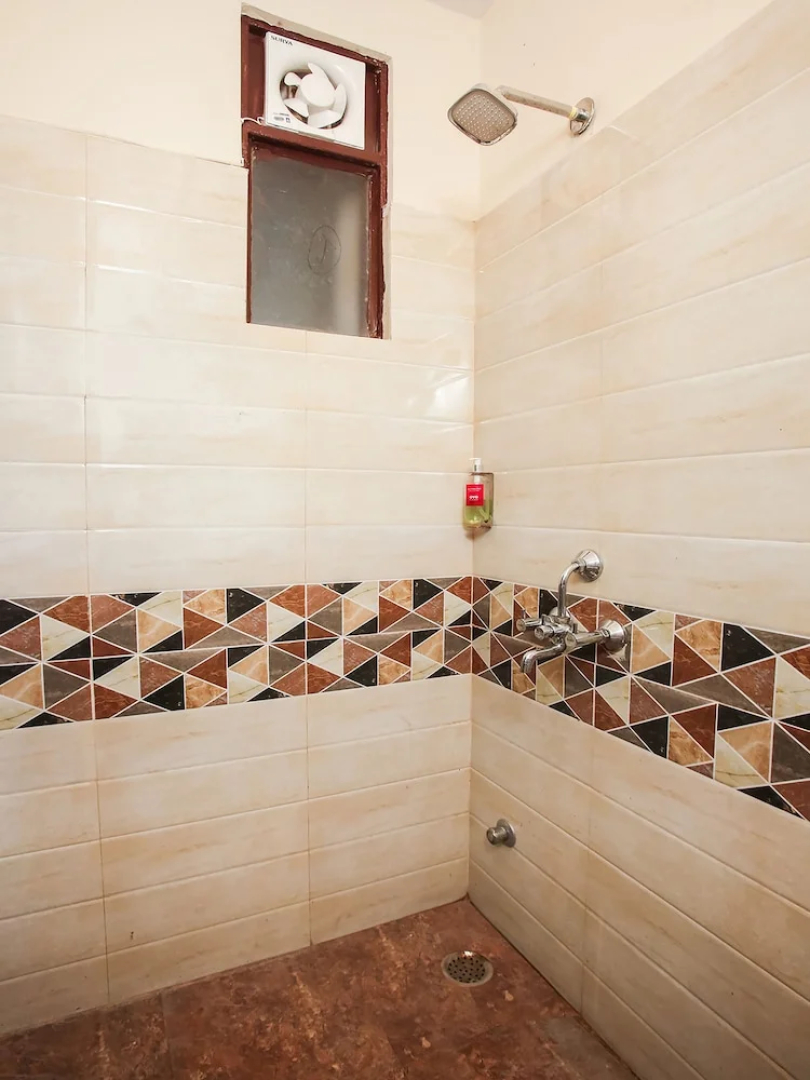 OYO Townhouse 27926 Sector 66 Noida