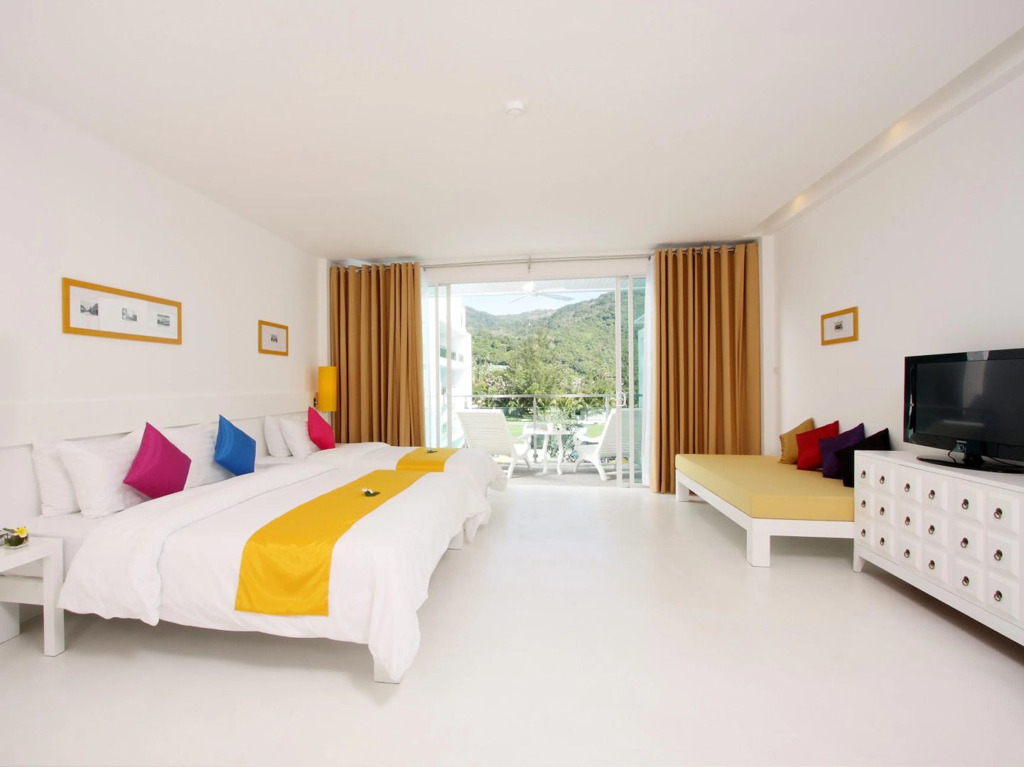 Курортный отель The Old Phuket - Karon Beach Resort