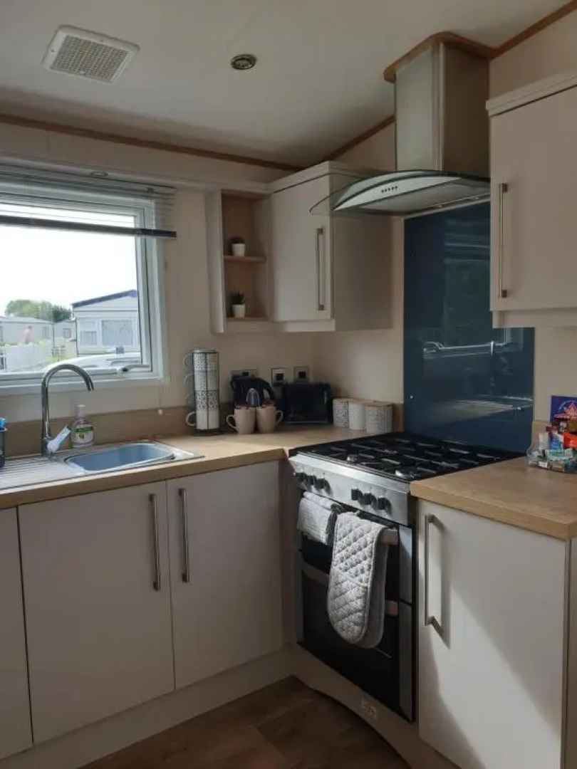Luxury Tattersall Lakes Hot Tub Staycation 6 Berth Luxury Caravan