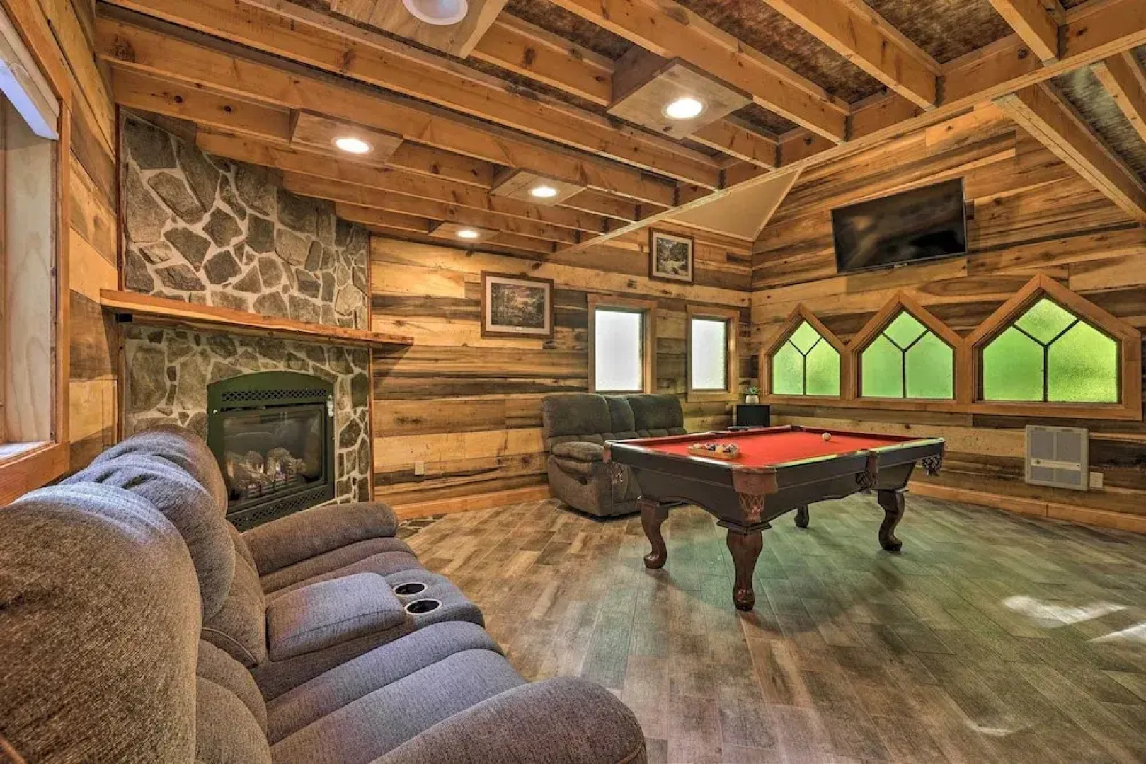 2 Mi to Beech Mtn Resort: Cabin w/ Deck & Grill!