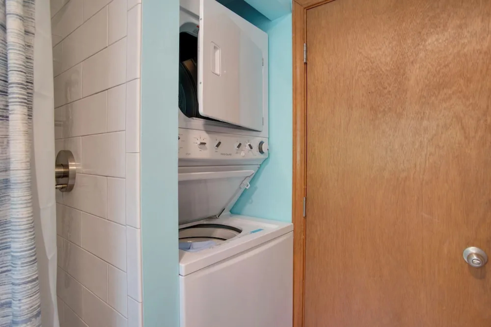 3 Mi to Beach & Town: Martha's Vineyard Home