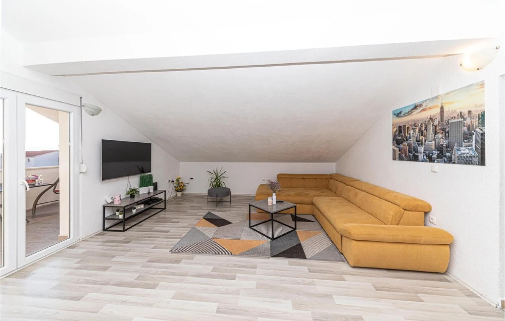 Beautiful Apartment in Kastel Stari With 3 Bedrooms, Outdoor Swimming Pool and Sauna