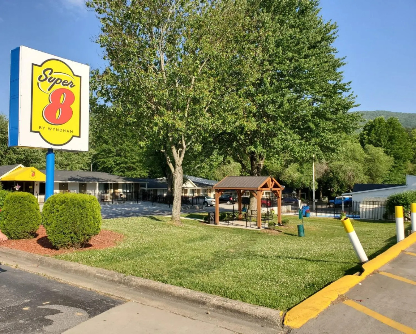 Super 8 by Wyndham Asheville/Biltmore