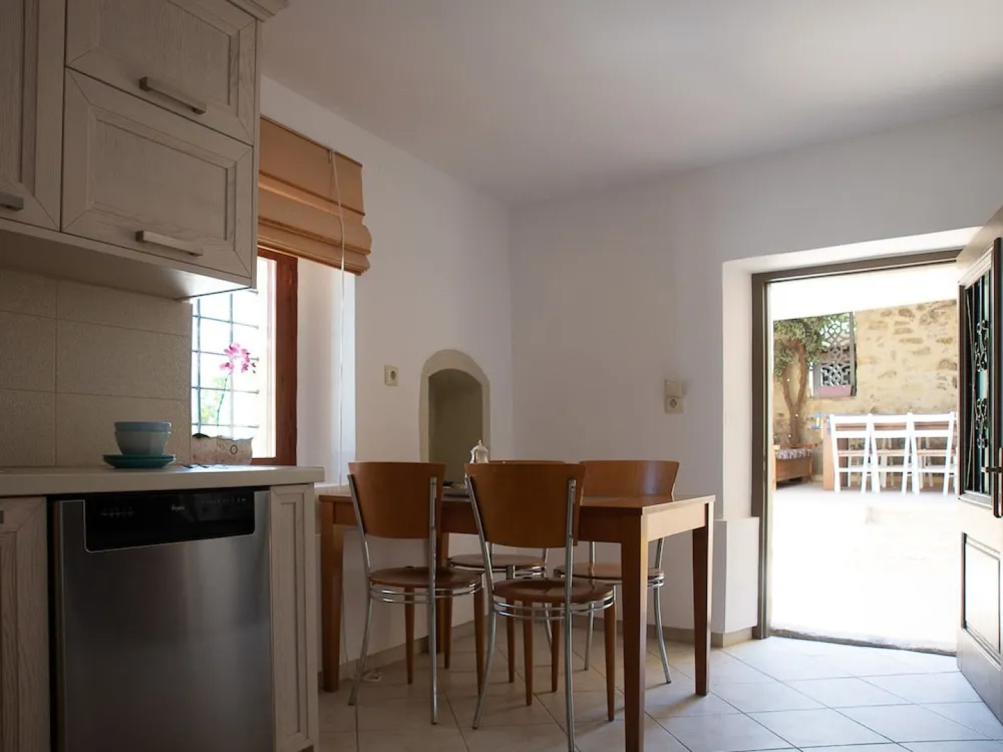 "sifakis Gorgeous Stone House"