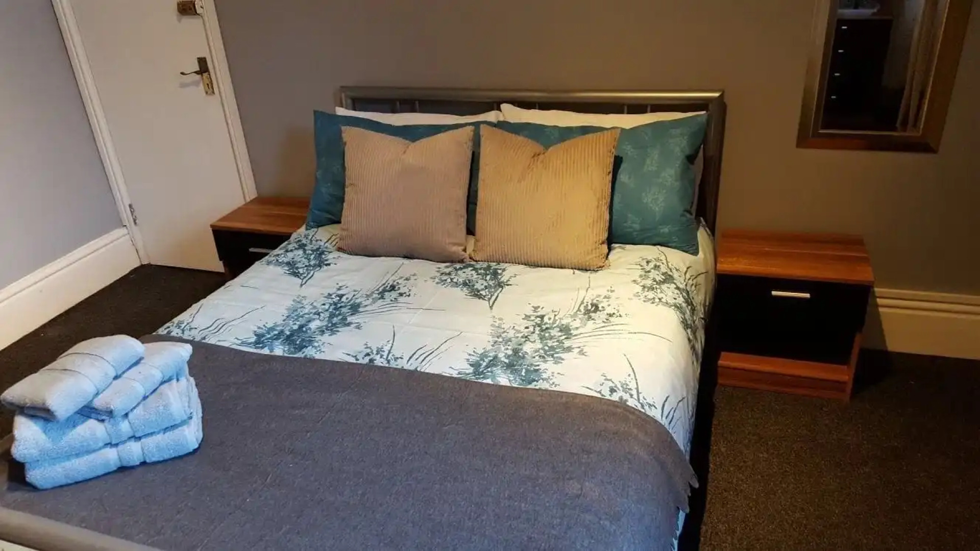 Barlow Place Apartment