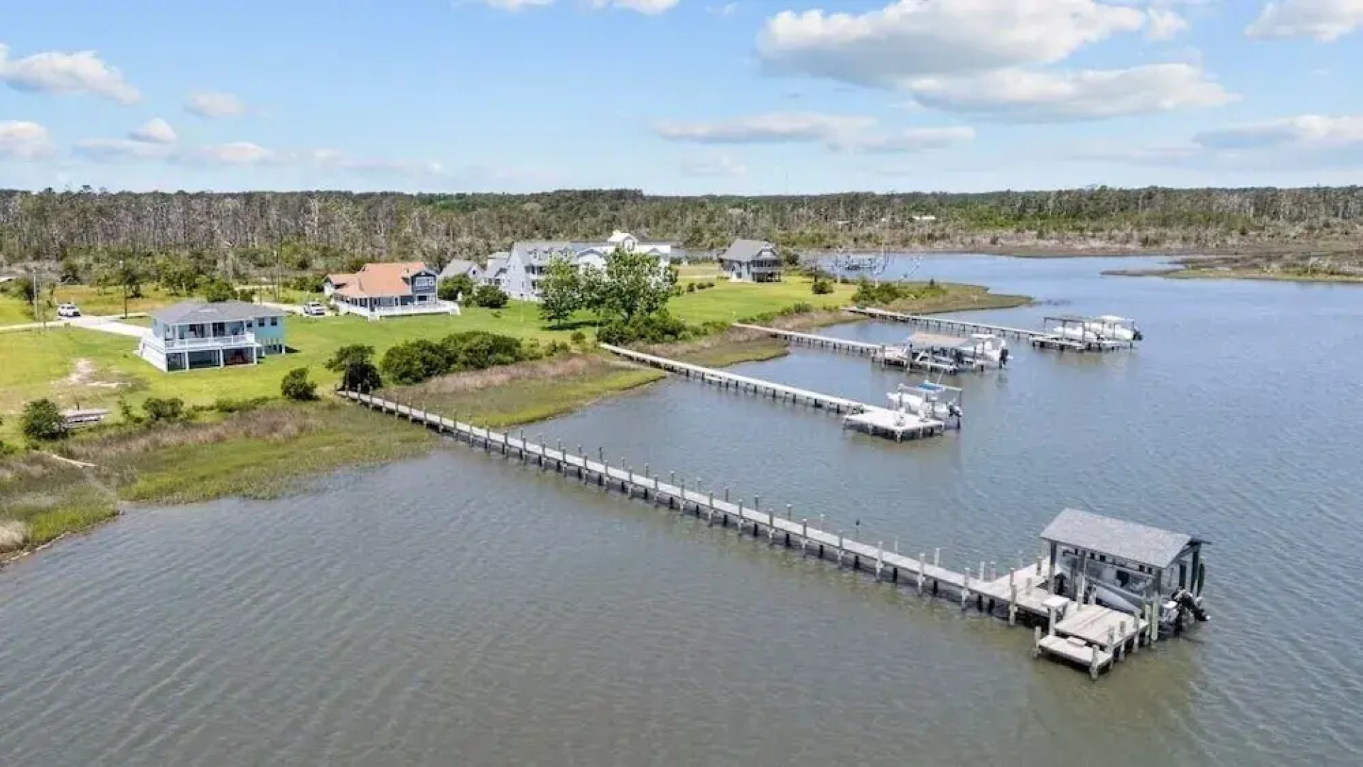 Sunrise Sound Cottage 3 Bedroom Home by RedAwning