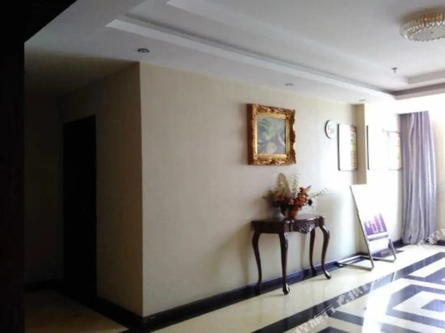 Leading Show Business Hotel