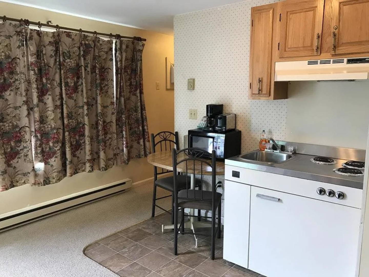 Founder's Brook Motel and Suites