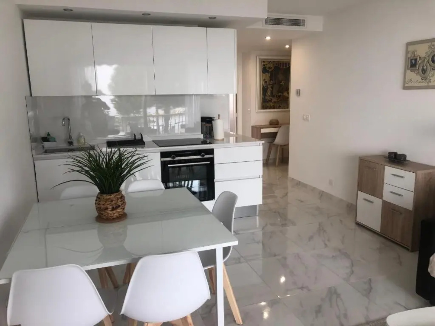 Appartement Au bord de la mer, vue plage , piscine, parking