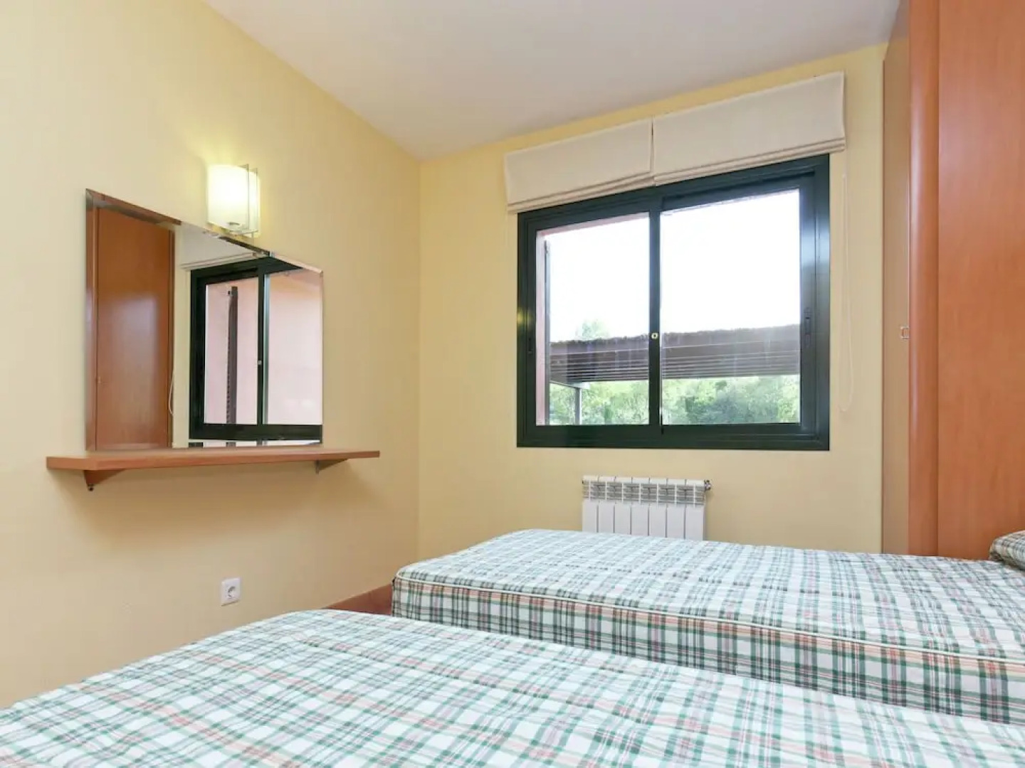 Quaint Villa in Navata With Fenced Garden