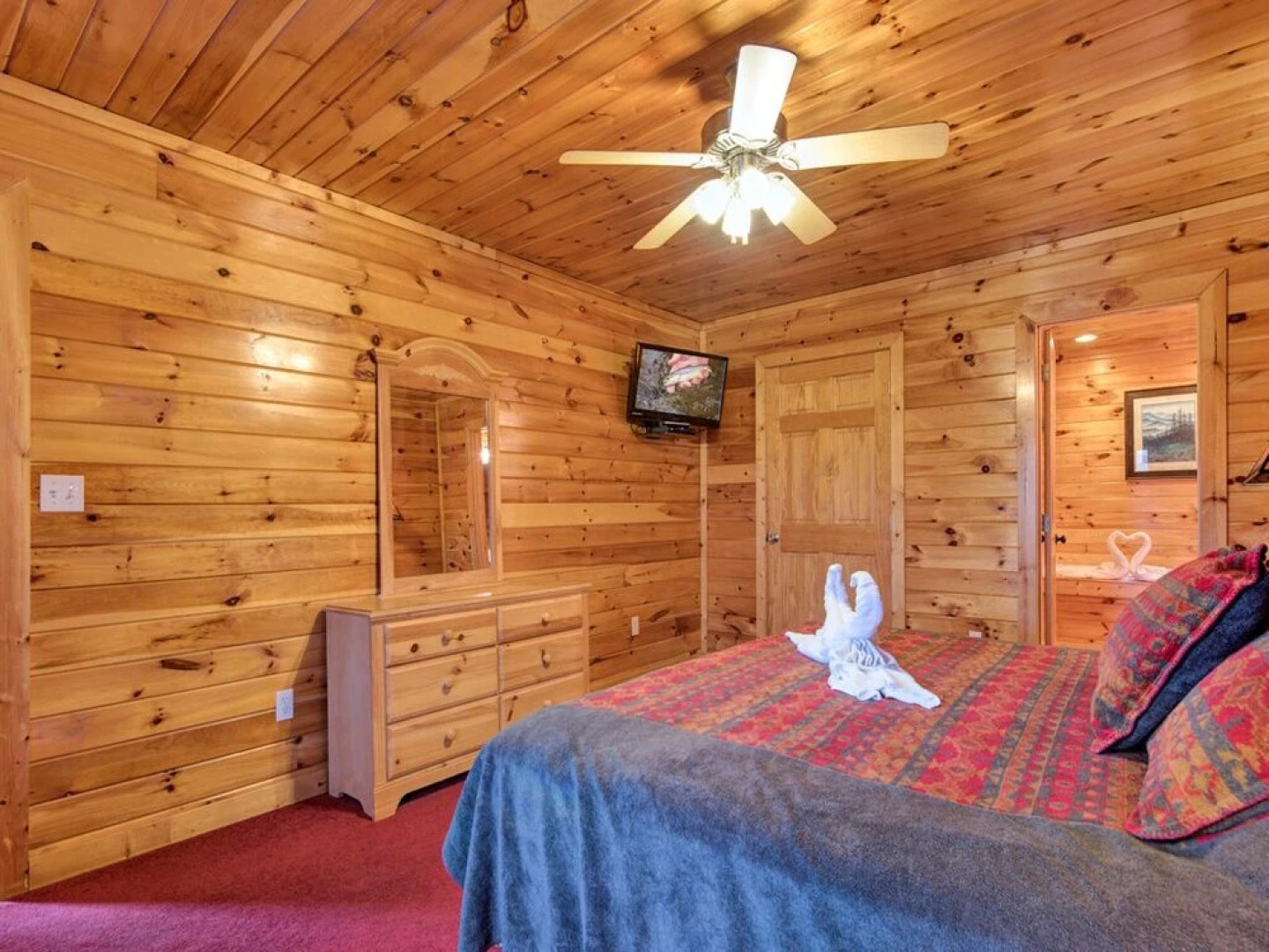 Apple Bear Lodge - Four Bedroom Cabin