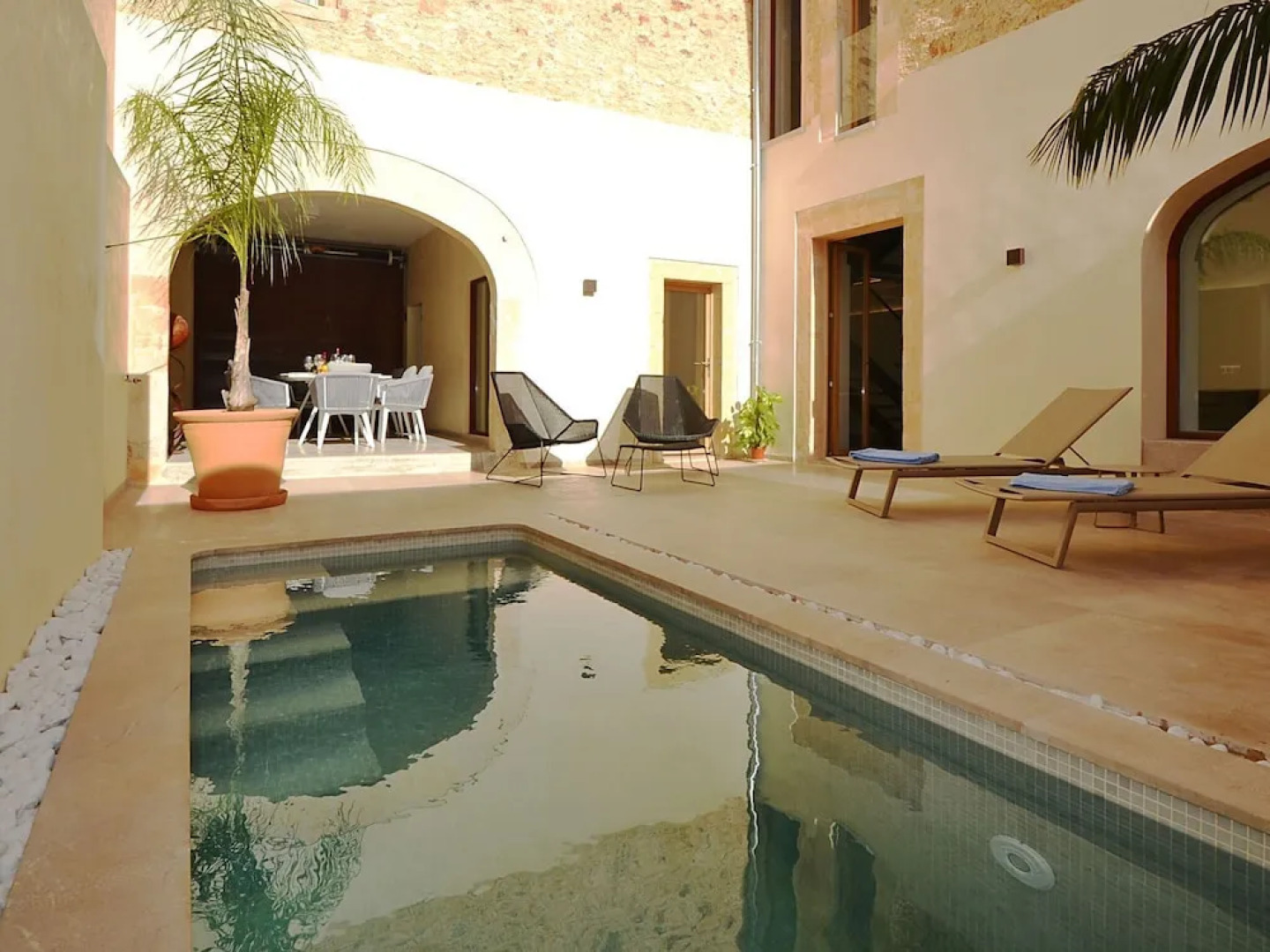 Top Quality Modern Town House in Petra With Private Pool