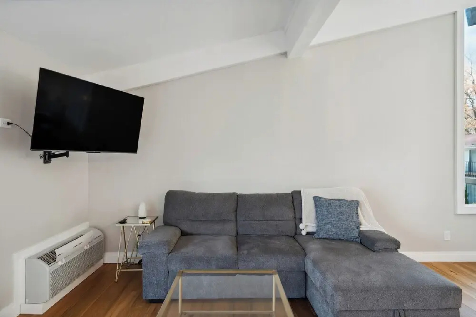 Elegant 4-season Lake Geneva Condo w/ Fireplace!