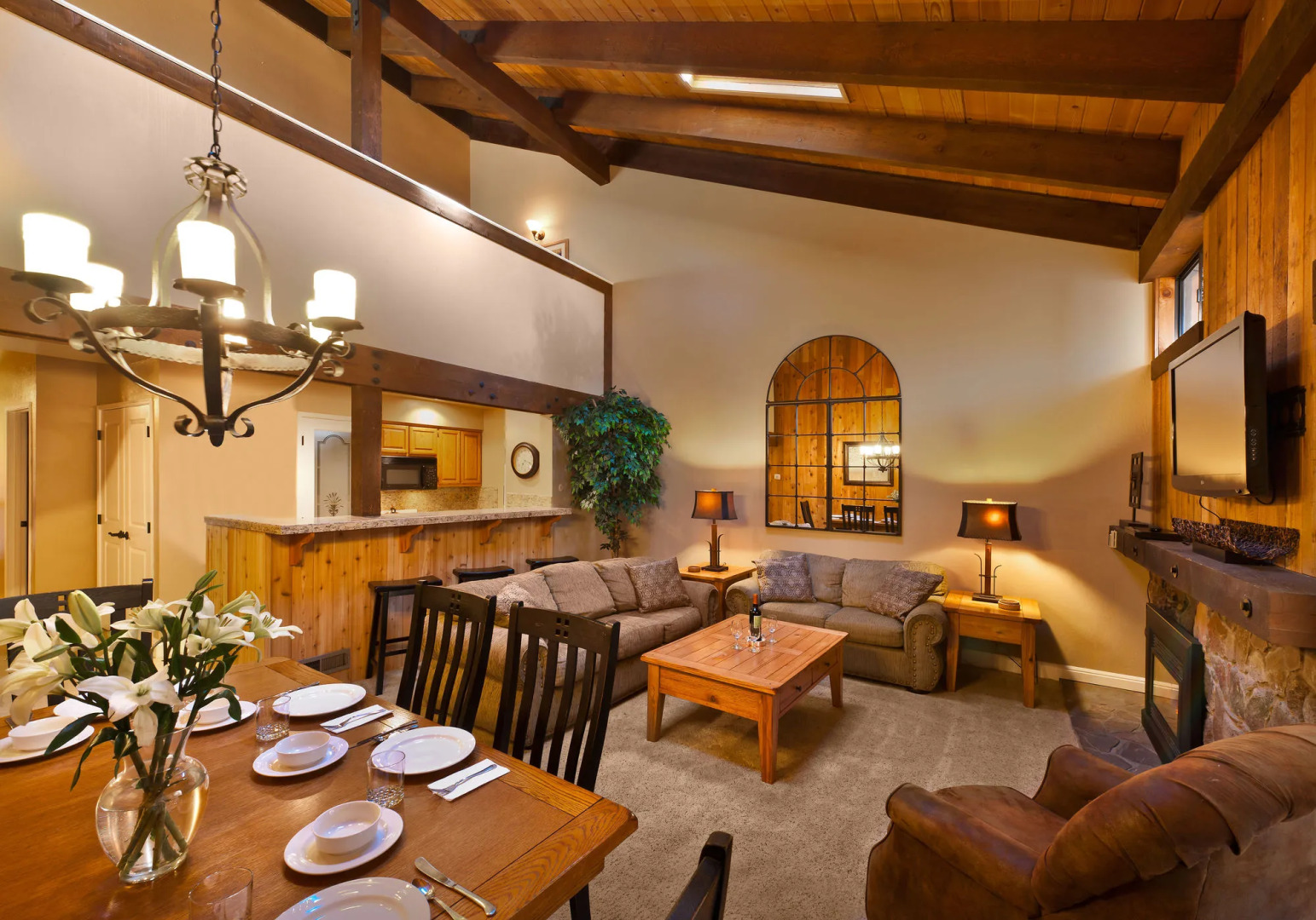 Aston Lakeland Village Beach & Mountain Resort