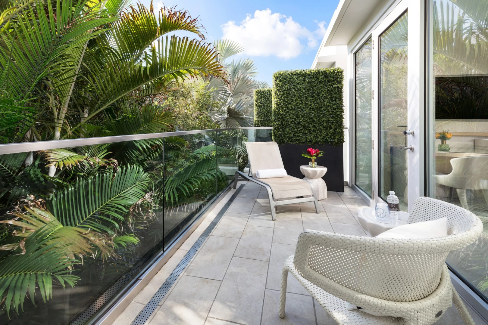 H2O Suites - Adults Only