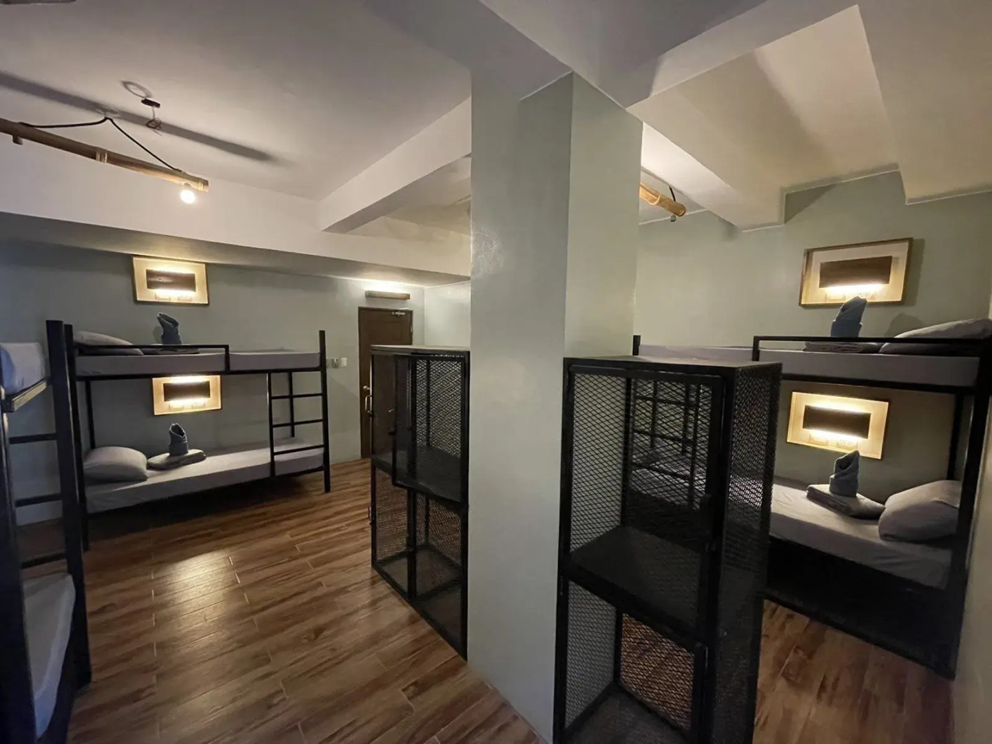 Outpost Hostel - Coron