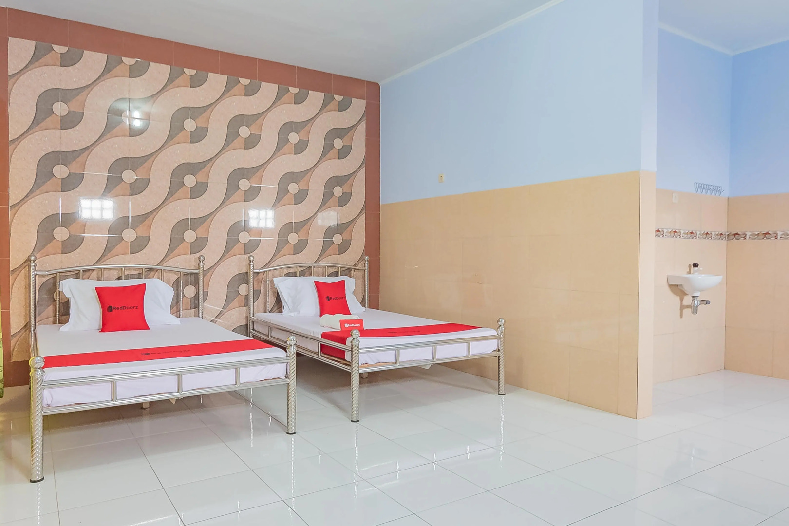 RedDoorz Syariah @ Tambak Mekar Street Subang