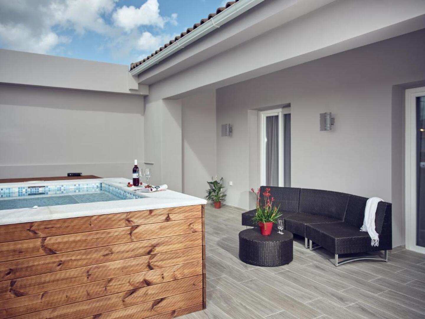 Savvas Luxury Suites