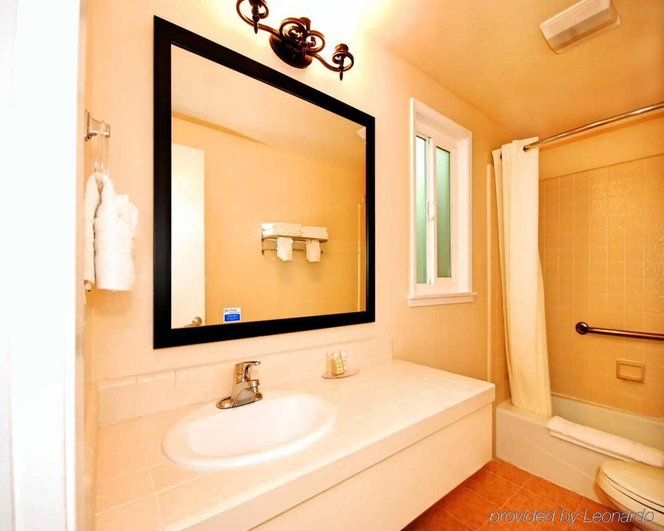 Aura Inn Monterey