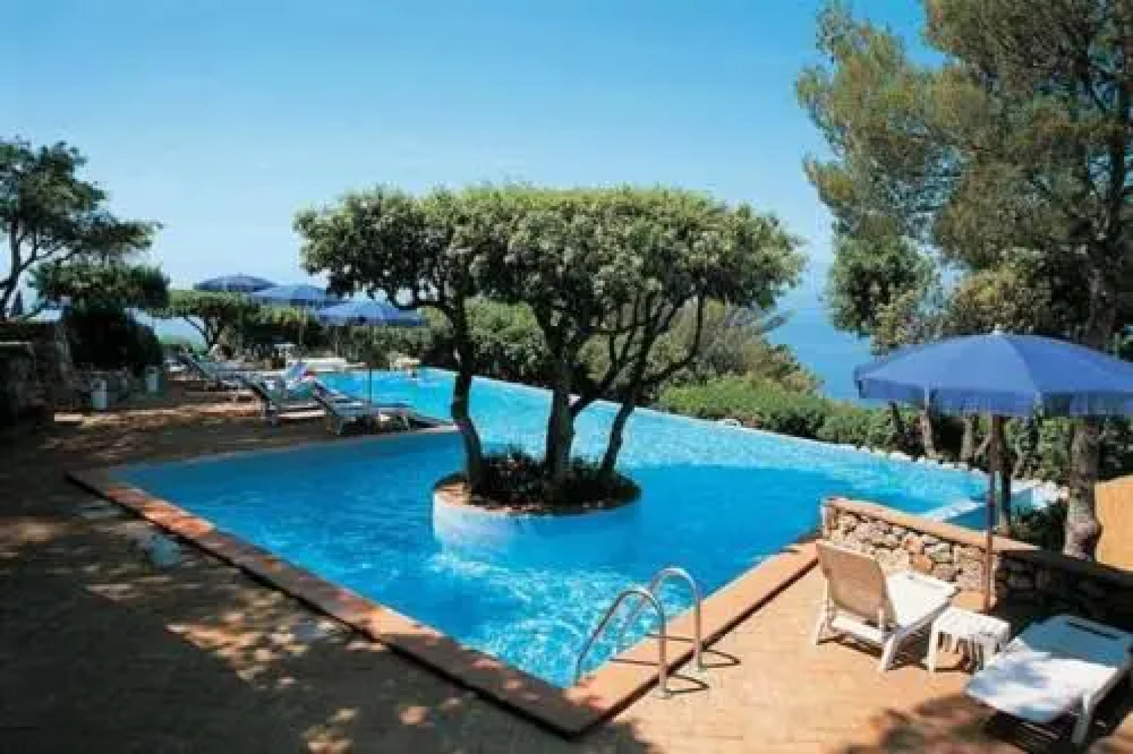 House in exclusive private consortium Beach and swimming pool