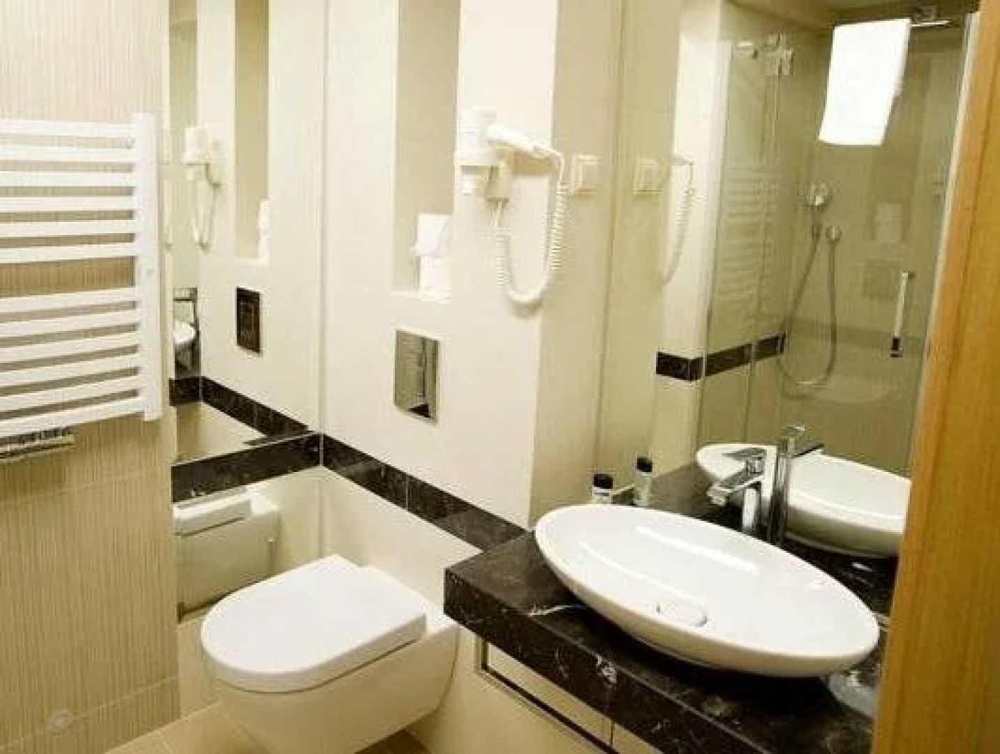 Velvet Hotel & Restaurant