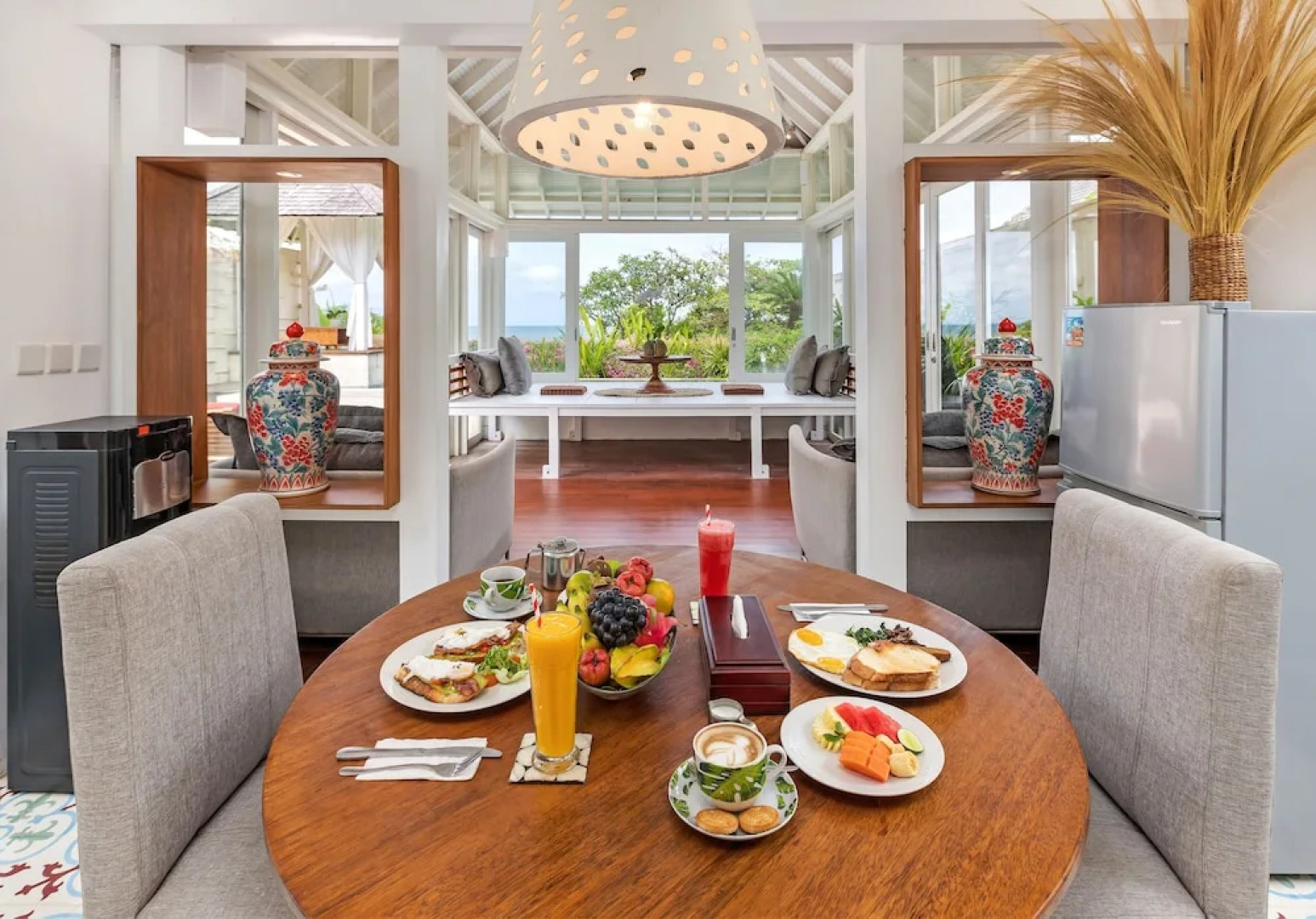 Exquisite Oceanfront 1 Br Villa in Seminyak