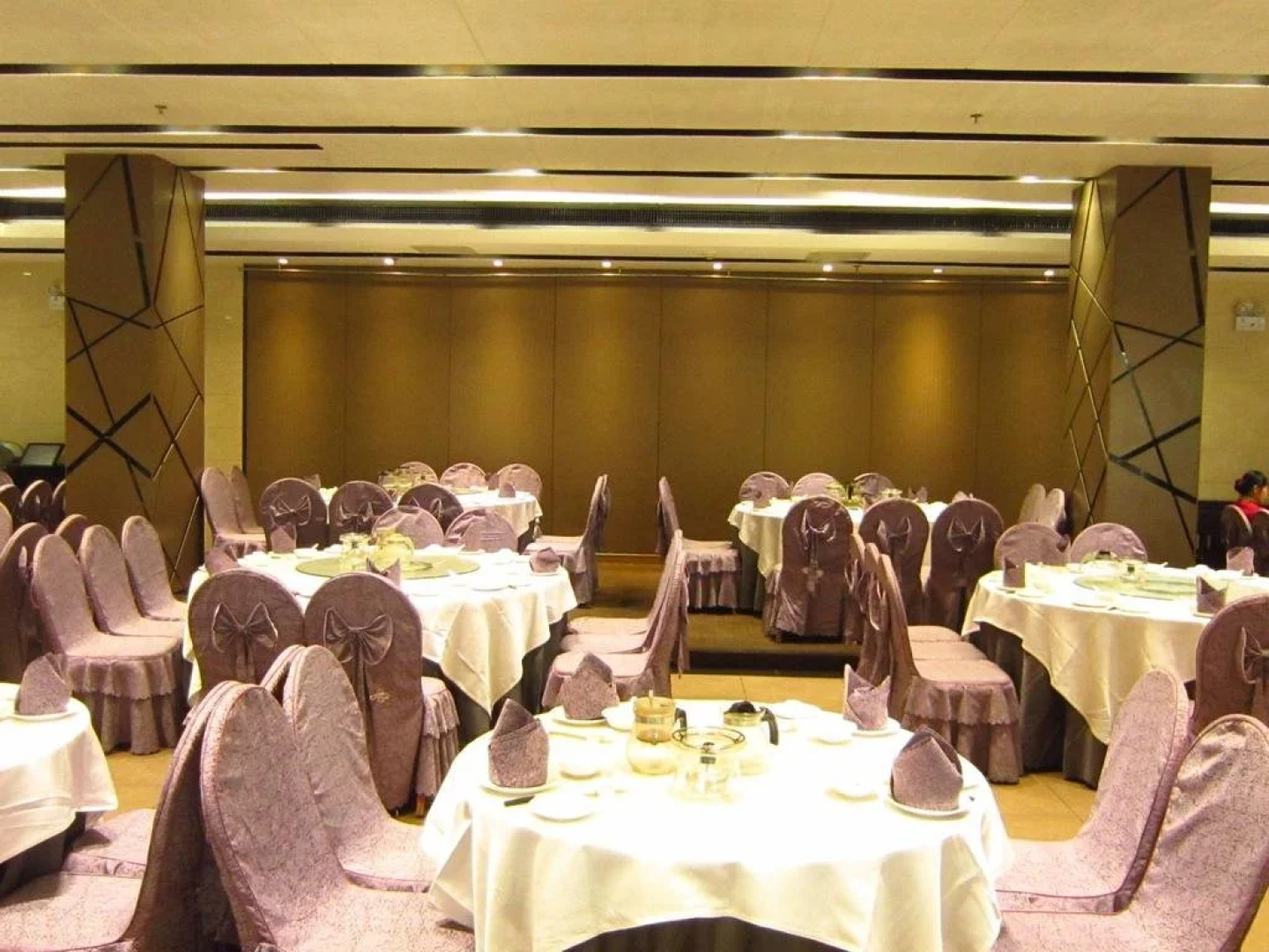 Maple Leaf International Hotel