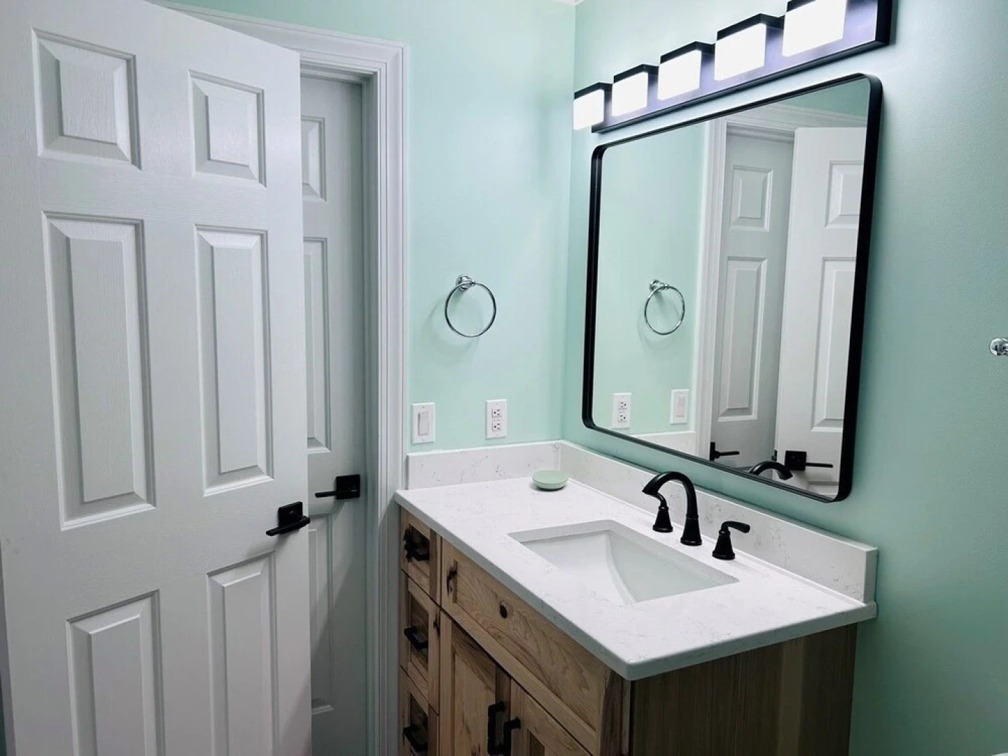 Serenity's Star 4 Bedroom Home by RedAwning