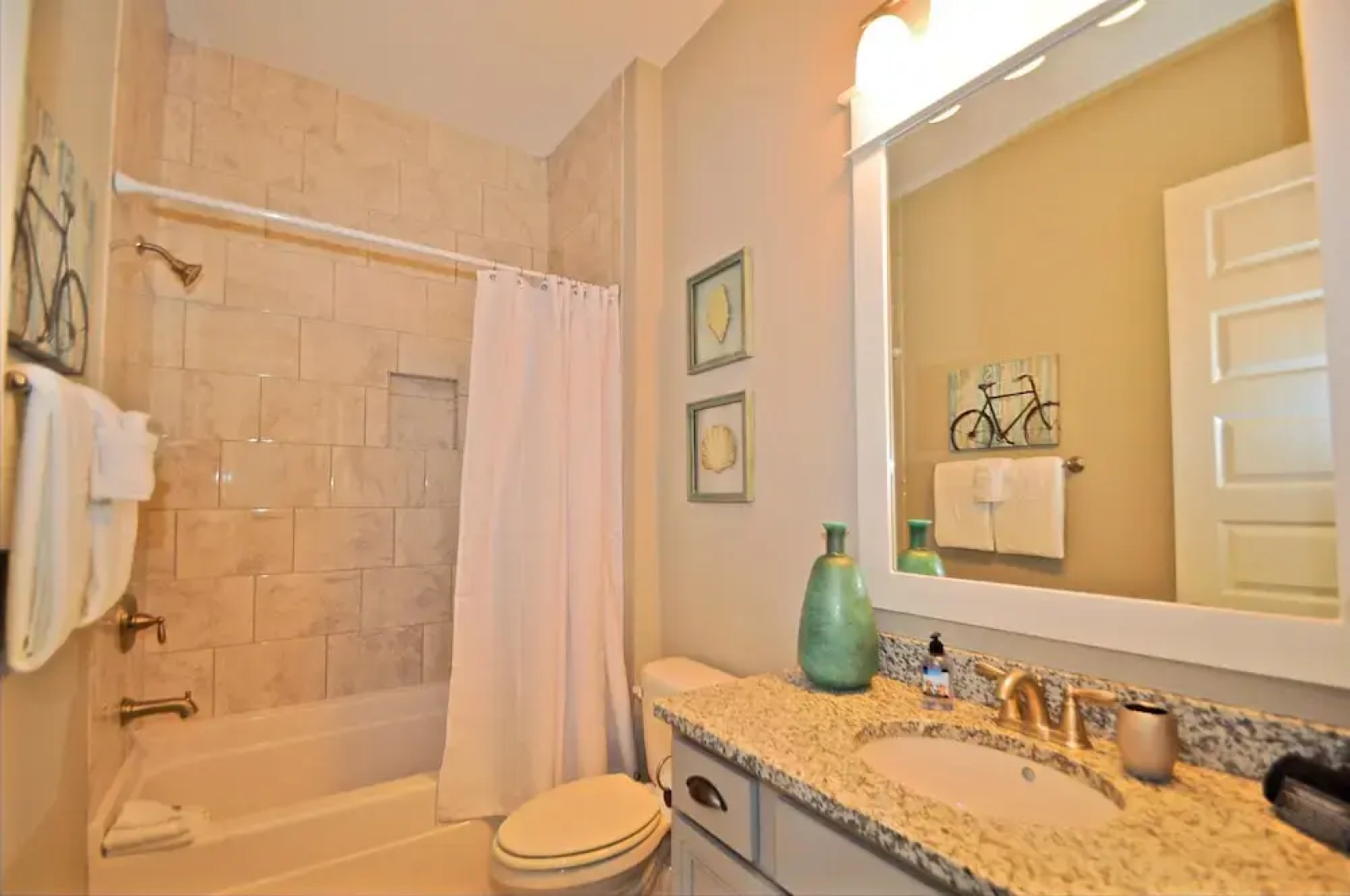 Hub A Hubba 2 Bedroom Condo By Coastal Dreamin