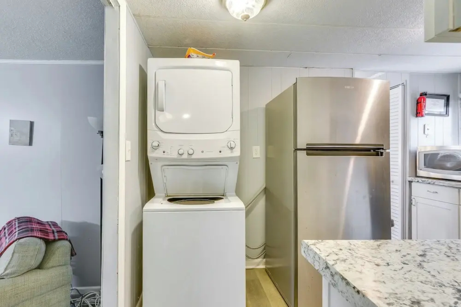 1 Mi to Sands Beach: Walkable Island Home w/ Yard!