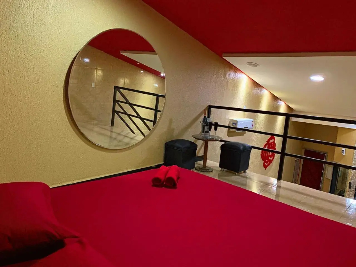 Motel Emoções (Adults Only)