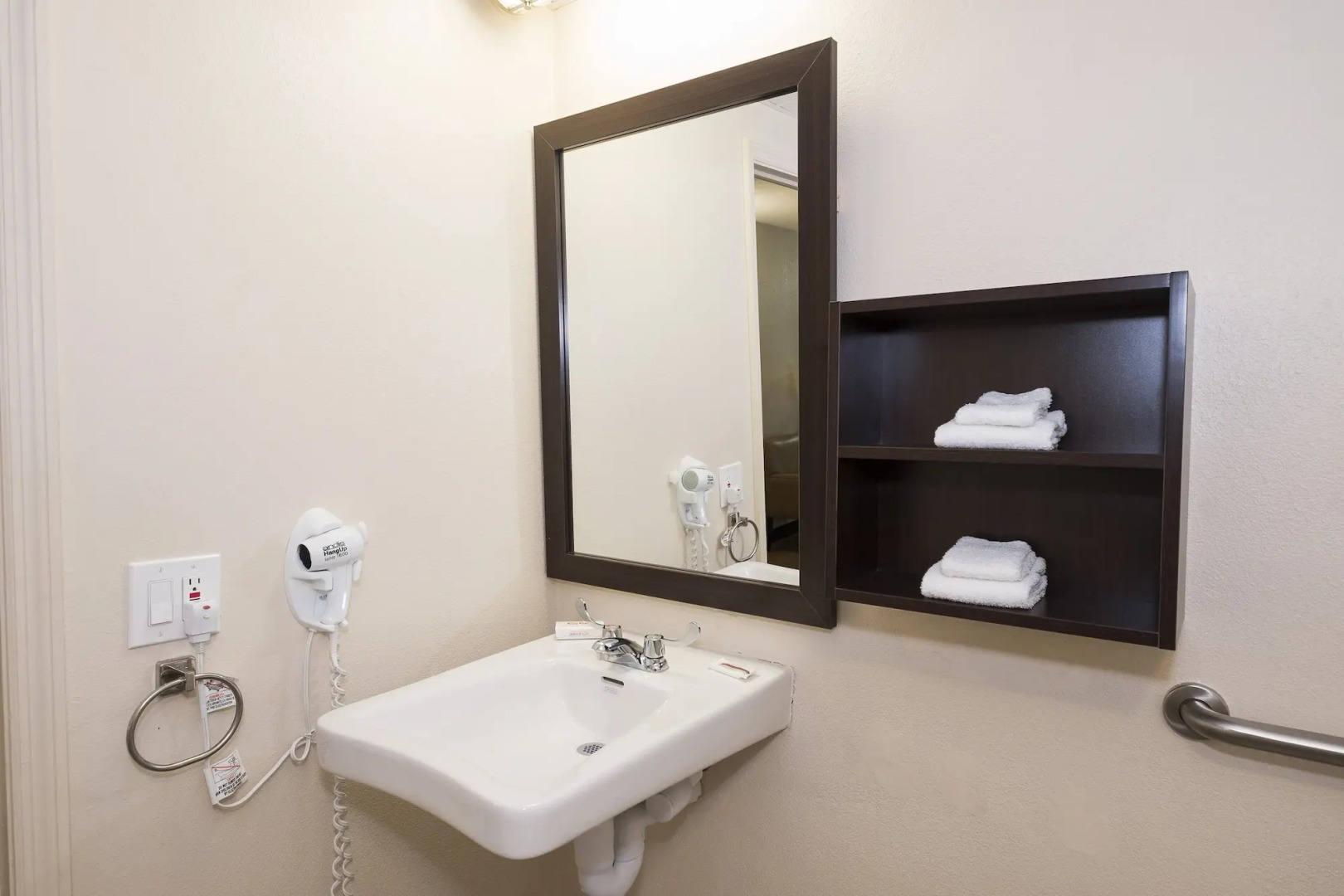 Red Roof PLUS+ Poughkeepsie