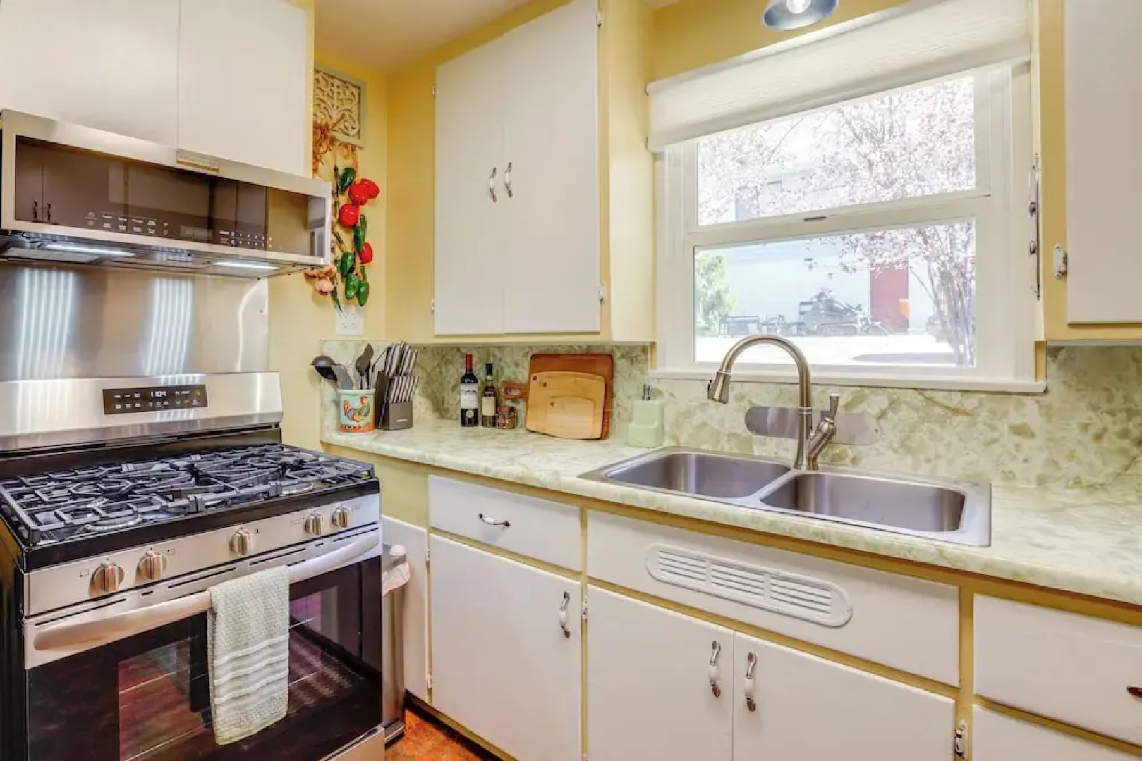 Walk to Downtown Atascadero: Cottage w/ Sunroom!