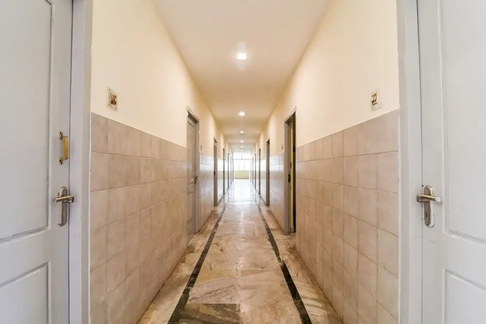 SPOT ON 41643 Karthik International