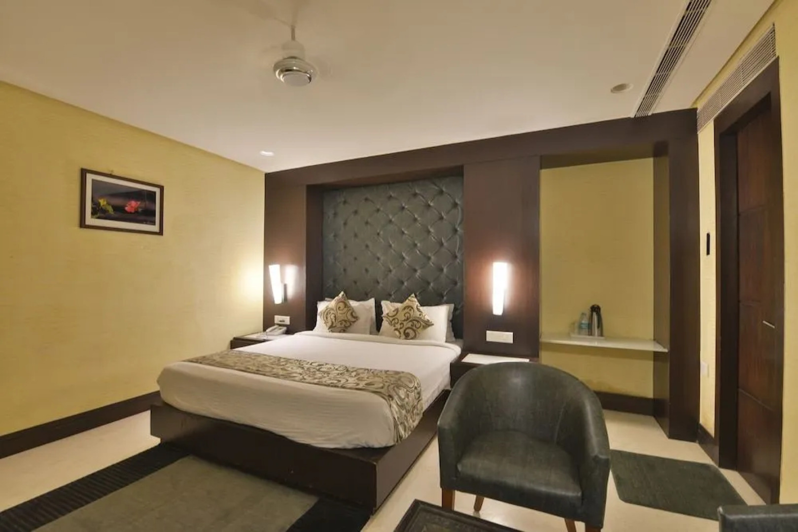 Hotel The Golden Oak Central by Citrus Prime