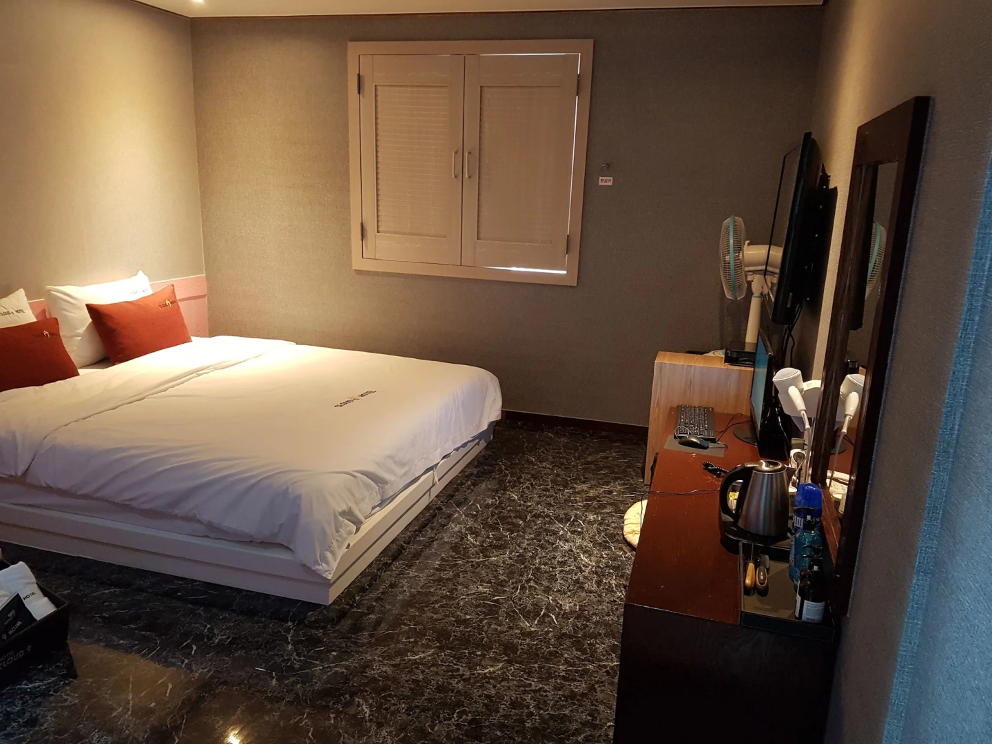 Hotel Cloud 9