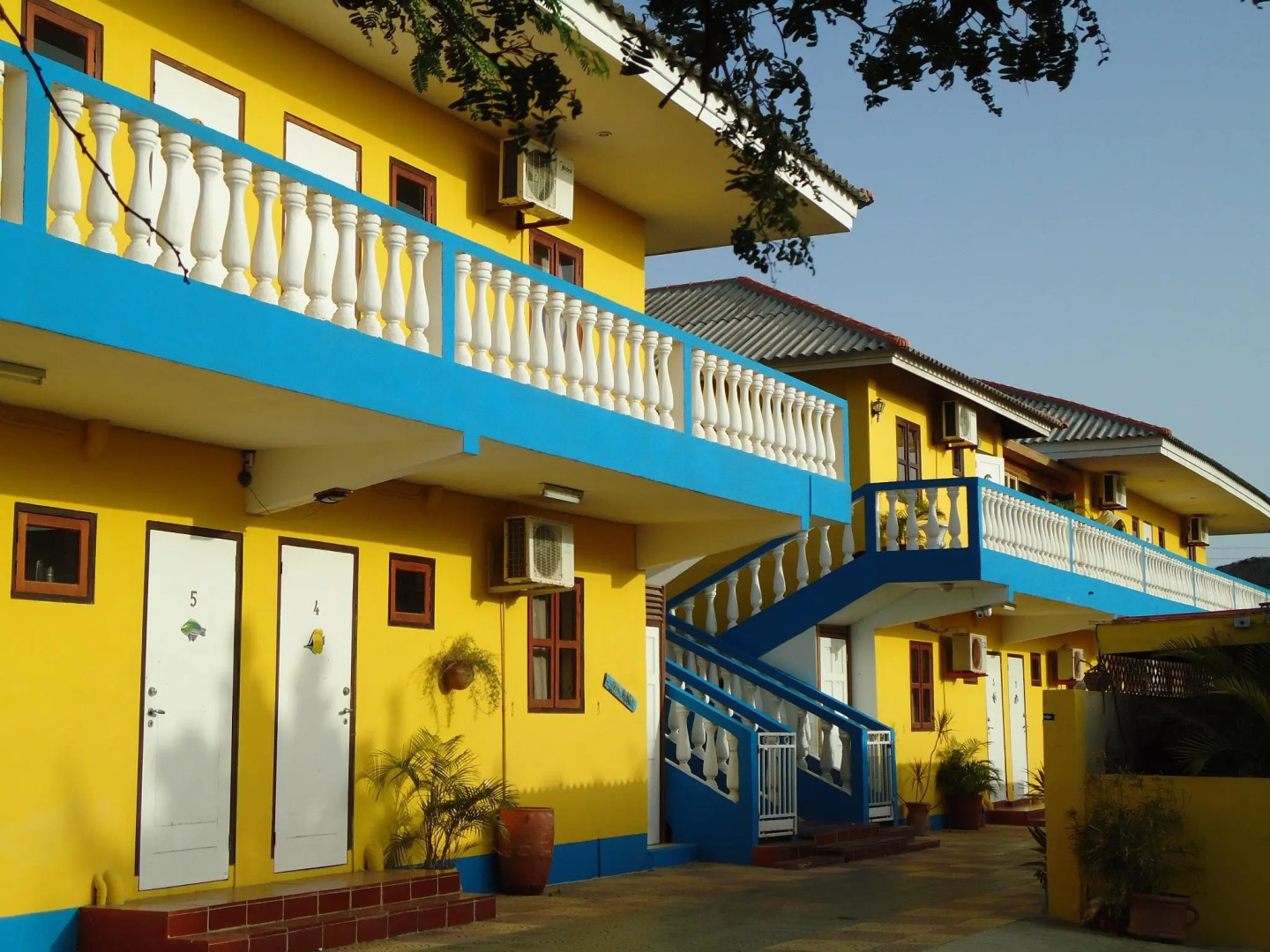 Sea Horizon Apartments (across from Mambo Beach)