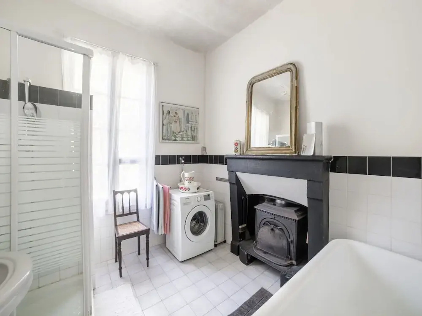 Former Train Station With Private Heated Swimming Pool & Fantastic Garden