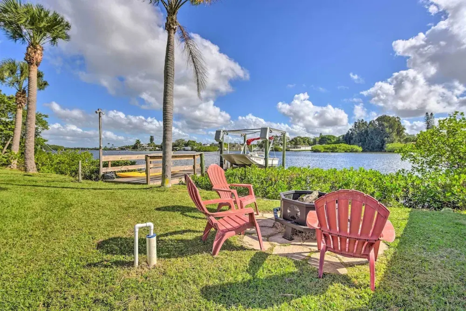 Waterfront Nokomis Escape w/ Dock, Kayaks & Bikes!