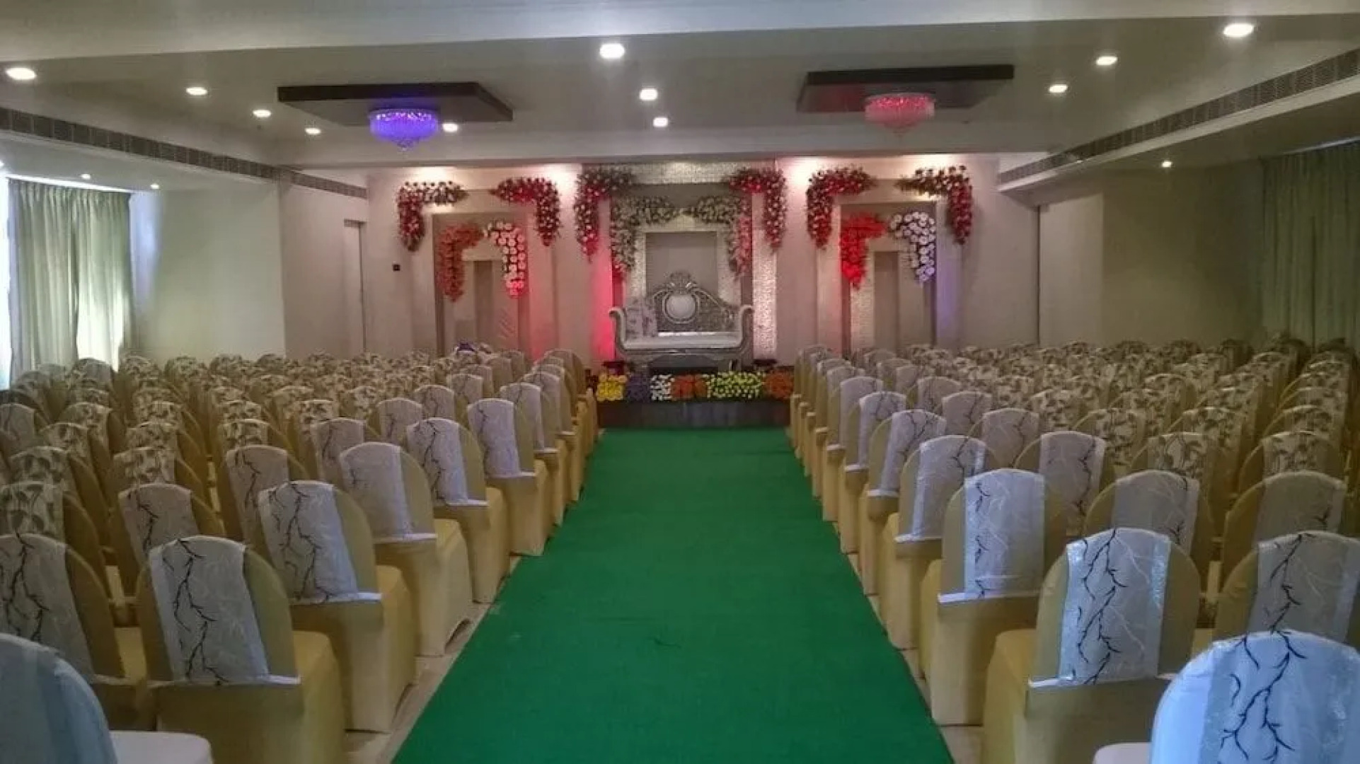 Iroomz Hotel SR Grand