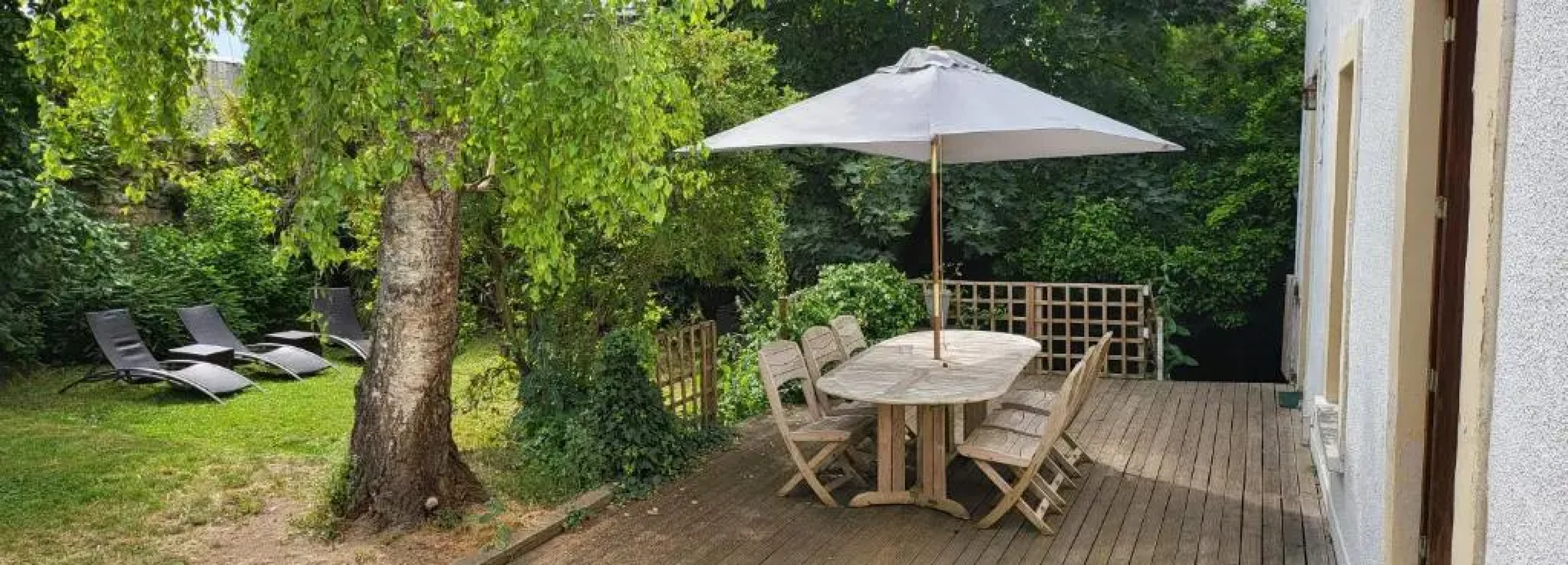 Grande et petite maison sur 360m2 de jardin clos sans vis à vis