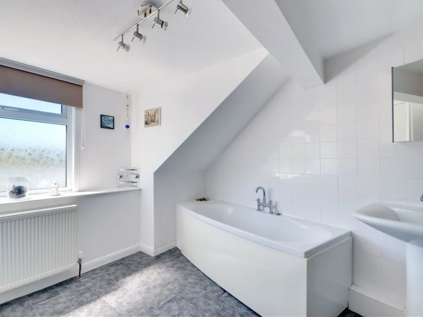 Spacious 2-Story Apartment in a Central Location near Sea