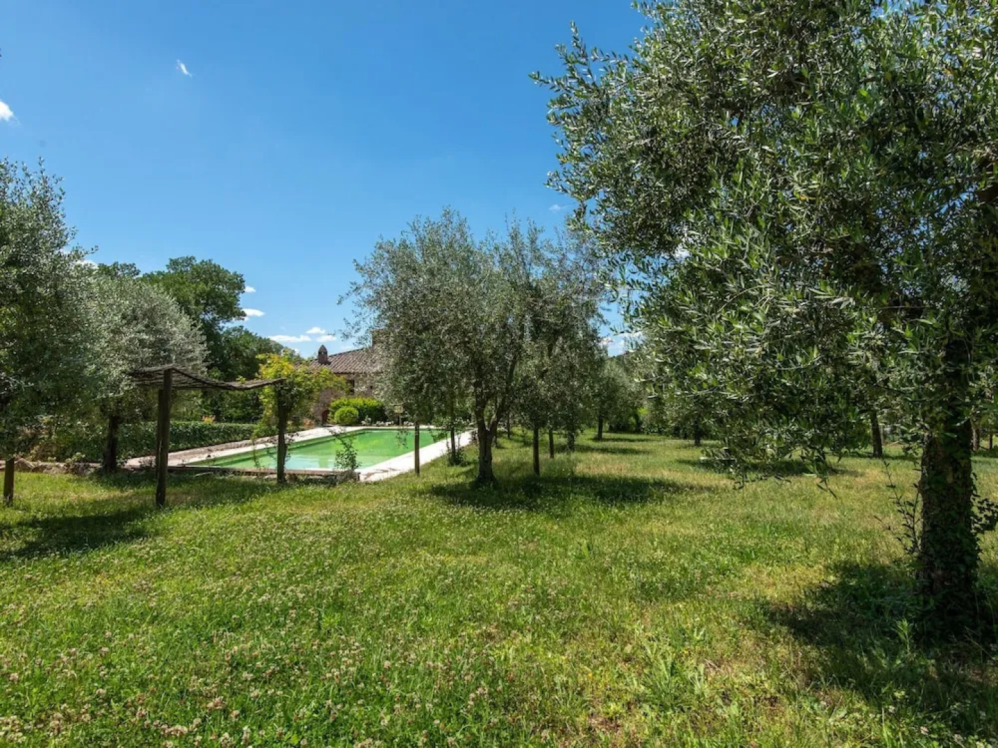 Secluded Apartment in Rapolano Terme with Garden