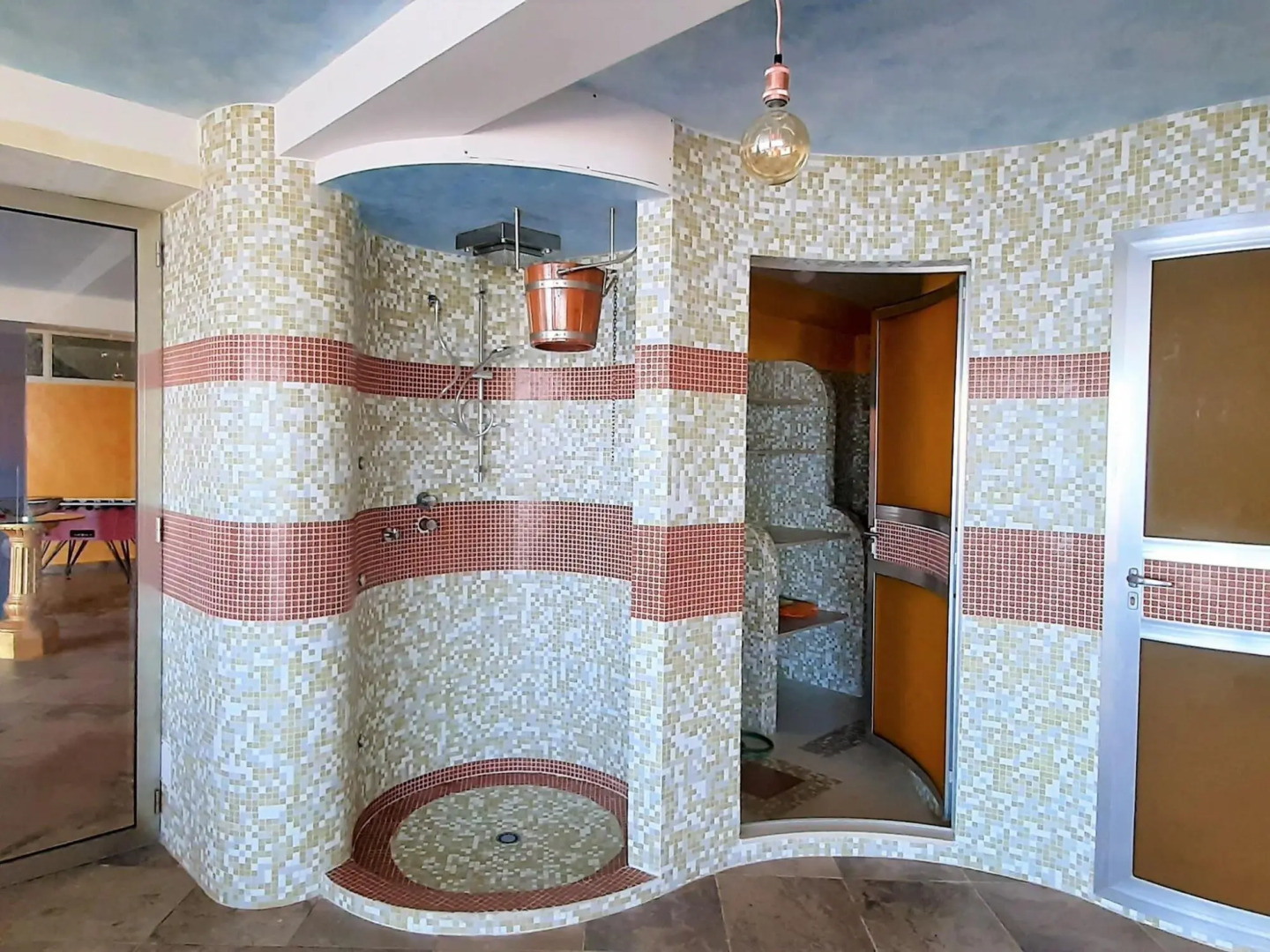 Divine Holiday Home in Giosa Marea with Sauna and Jacuzzi