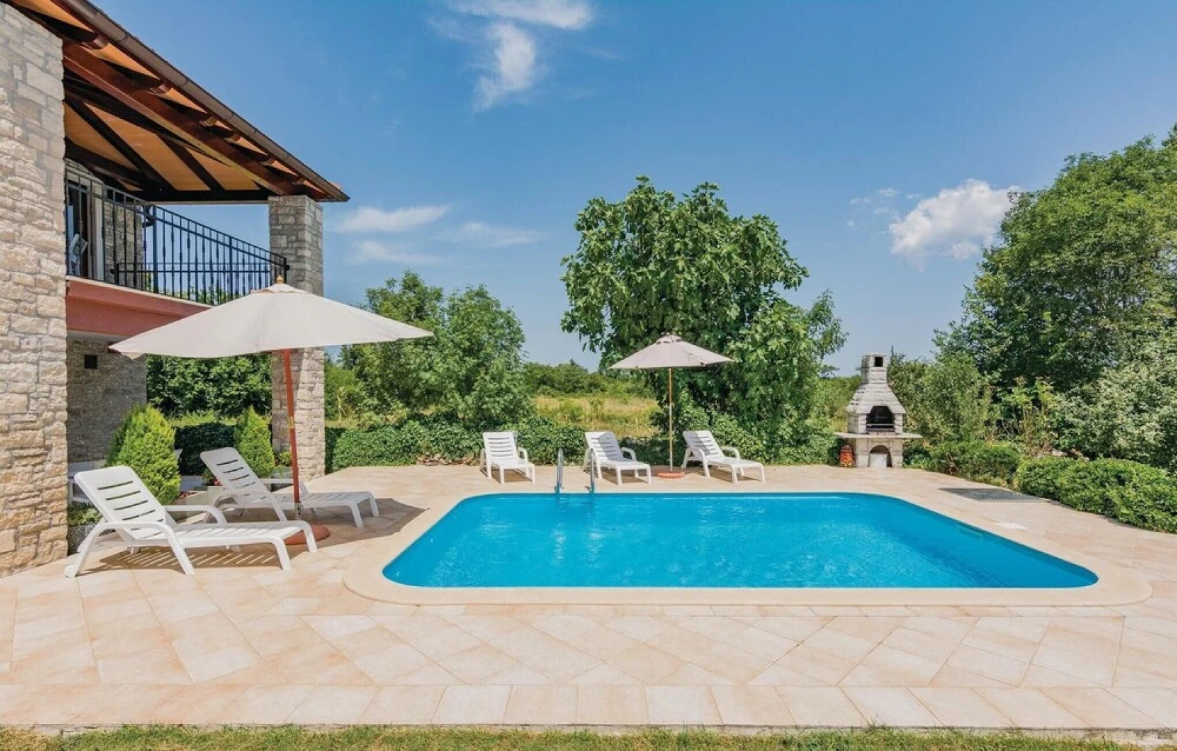 Beautiful Home in Butkovici With Wifi and 2 Bedrooms