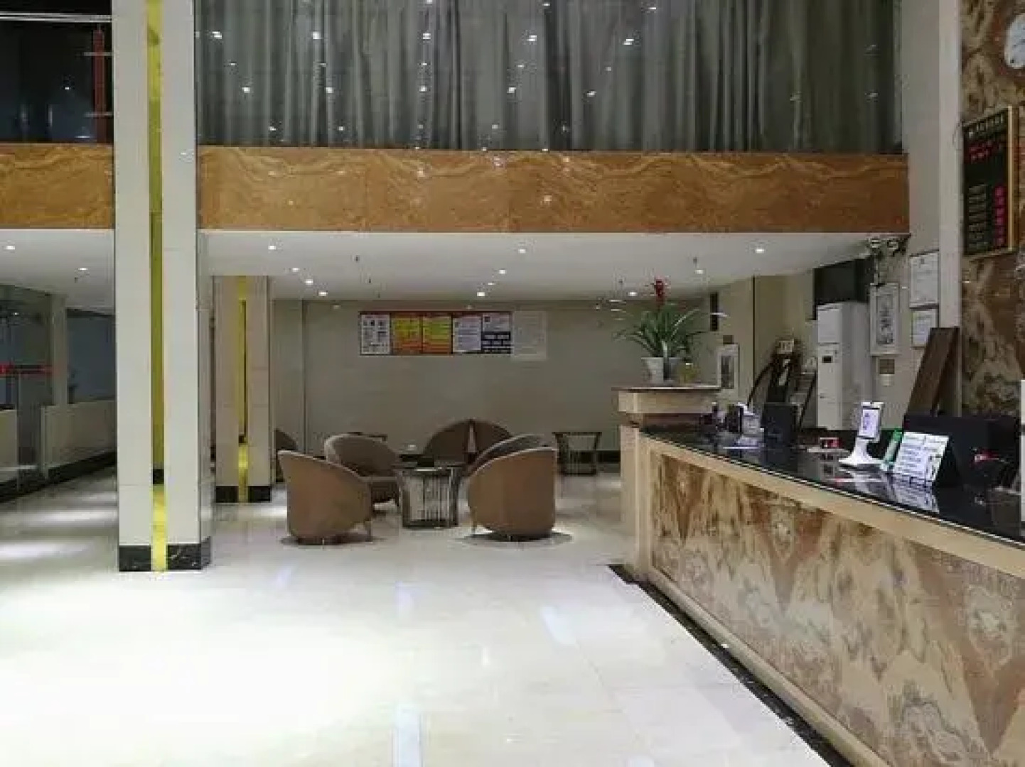 Pingnanxiandiwangbianjiejiudian