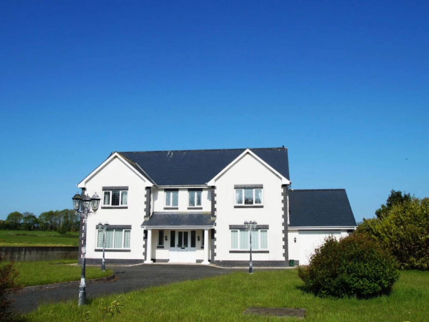 Efail Newydd Cross Inn